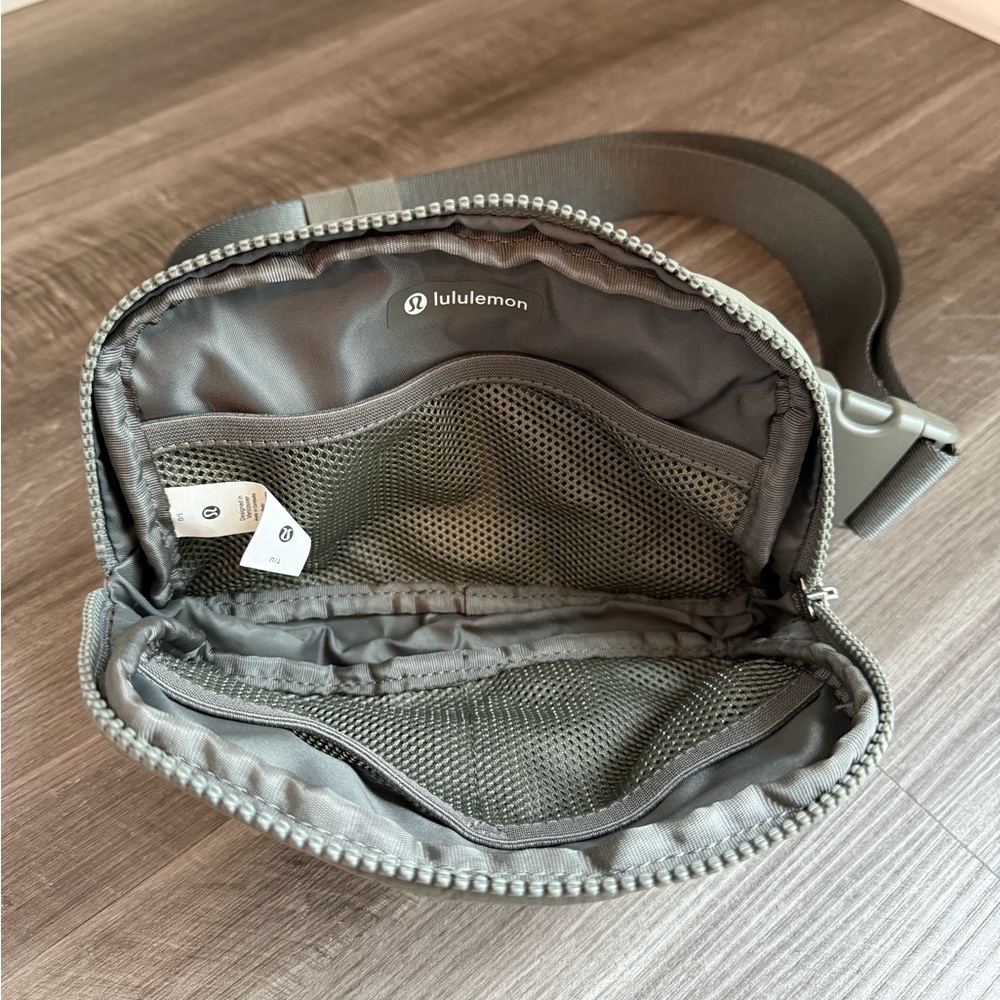 lululemon Green Belt Bag Adjustable Strap - Picture 3 of 3